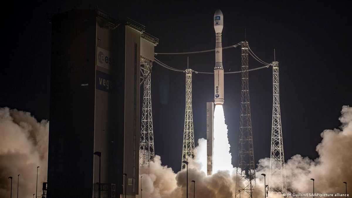 उड़ान भरने के बाद नियंत्रण से बाहर हुआ यूरोपीय रॉकेट वेगा-सी